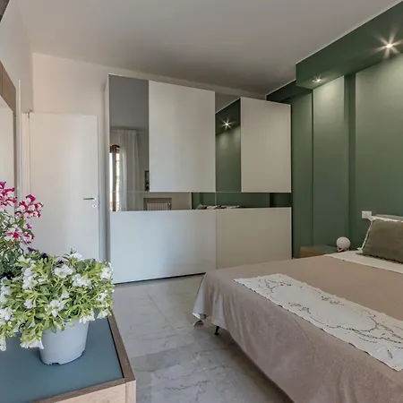 Notre Dame Apartment *