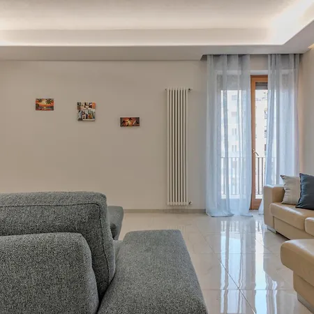 Notre Dame Apartment *