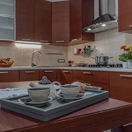 Notre Dame Apartment *